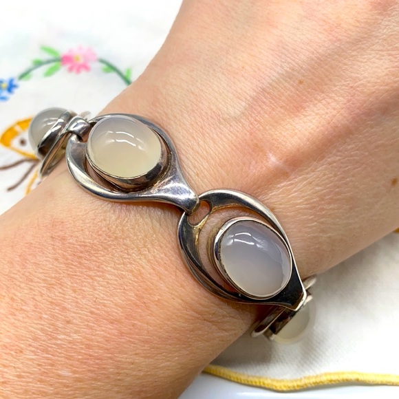 Source Unknown Jewelry - Vintage sterling silver eight inch oval shaped moonstone bracelet 🌼🌸